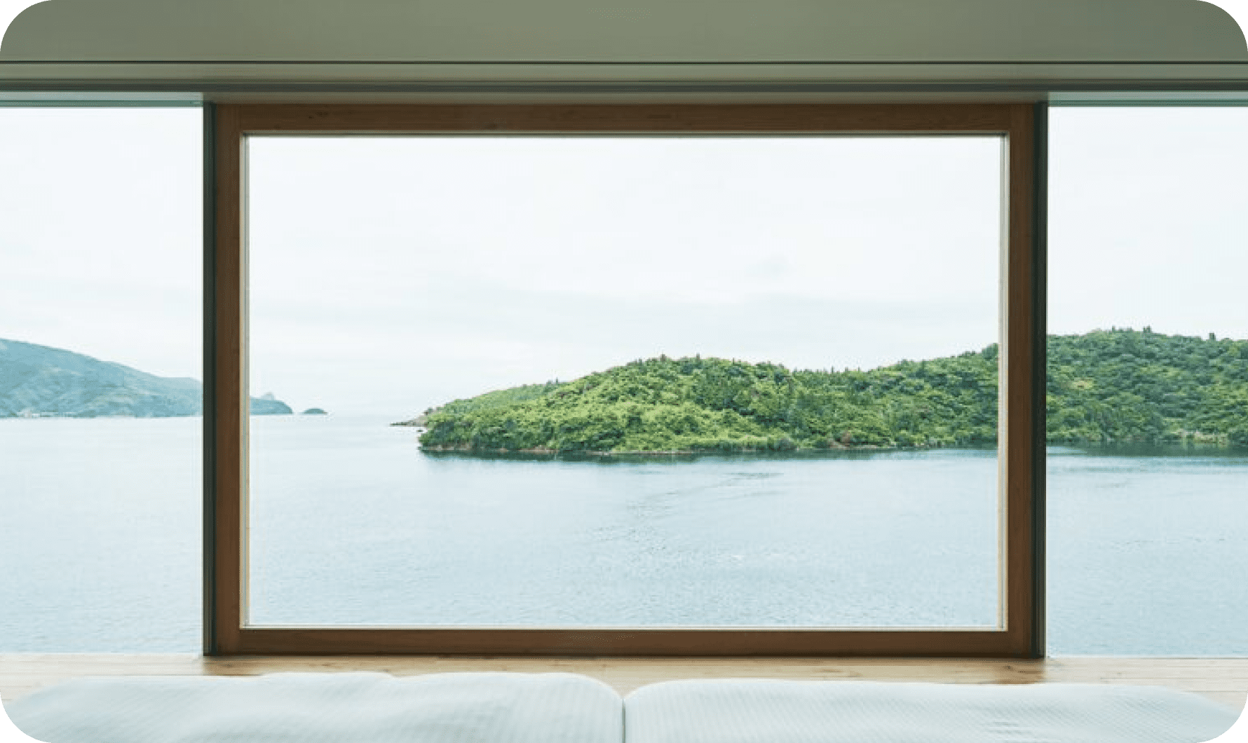 窓から見える島