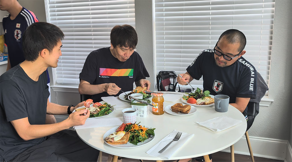 シンクロハウスの朝の食卓。